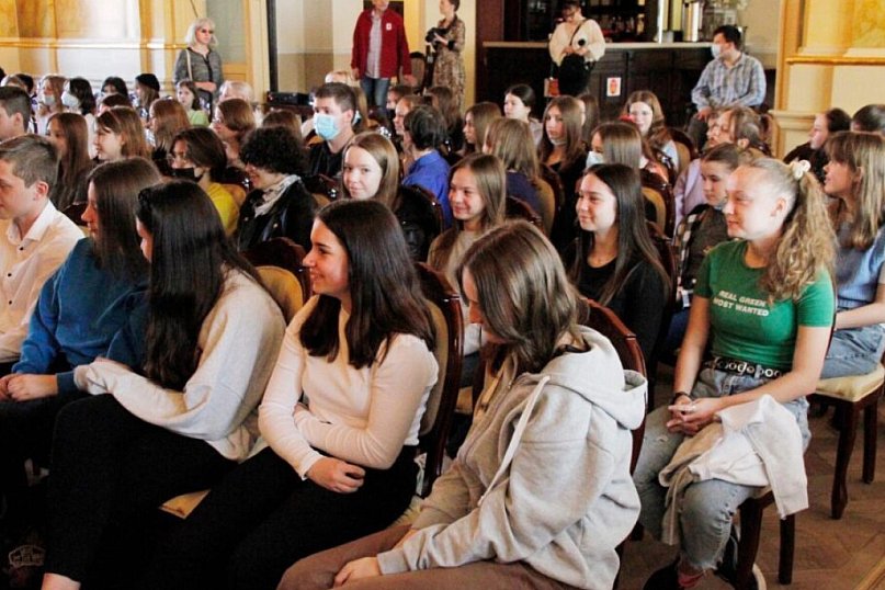 Literacki Żyrandol zaświecił dla dzieci i młodzieży