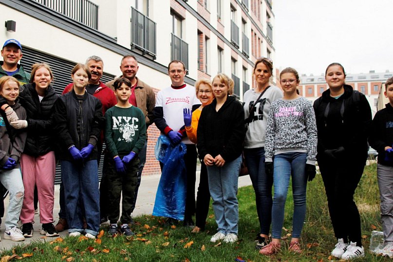Sprzątanie brzegu Stawu Górnego