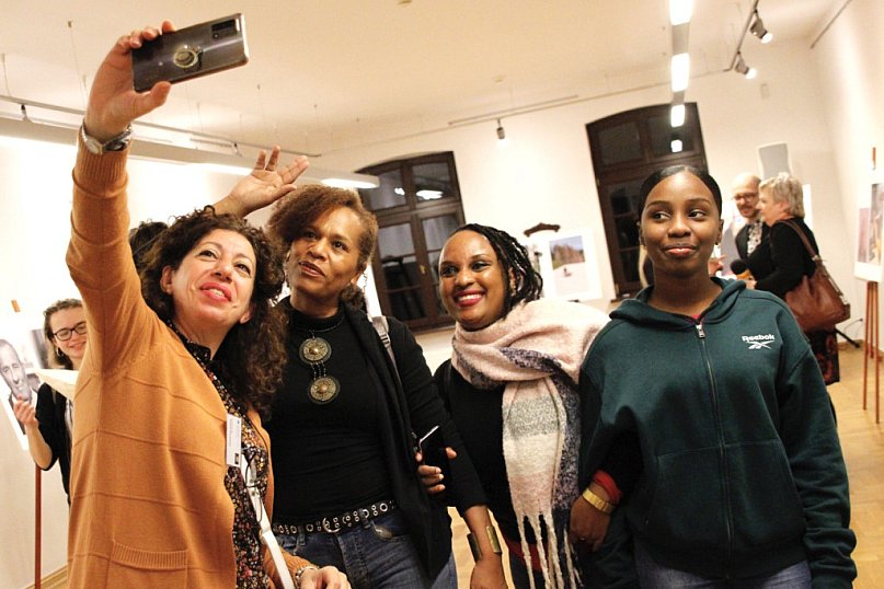 Wystawa Czerwoniaka w Resursie "Życie na twarzy"