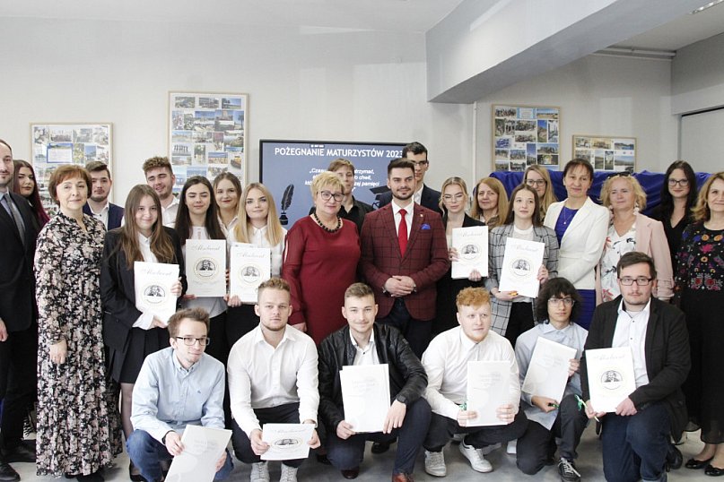 Ostatni dzwonek dla maturzystów z Włókiennika