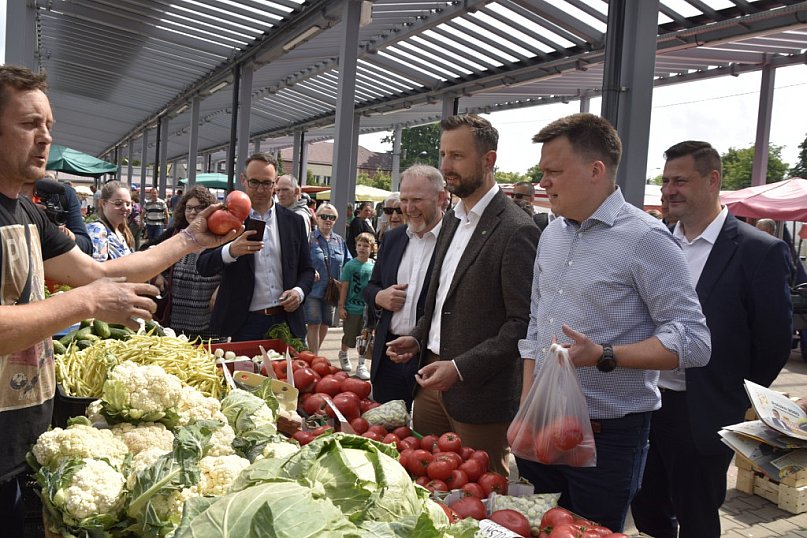 Przyjechali do Żyrardowa - na zakupy i... po głosy