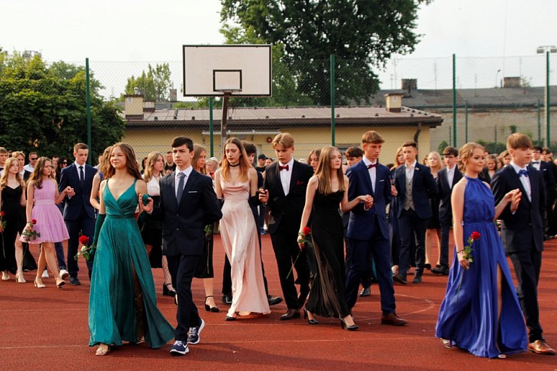 Polonez i belgijka na pożegnanie ze szkołą