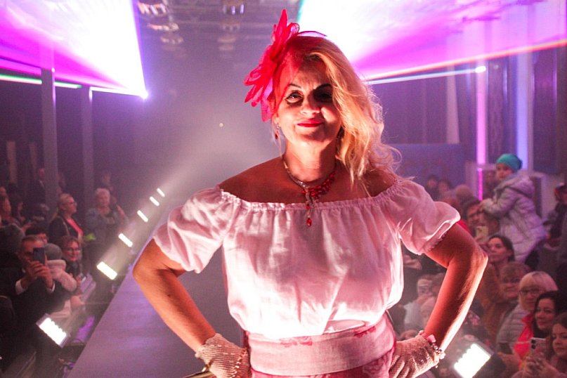 To był wyjątkowy pokaz mody na drukarce sitodrukowej