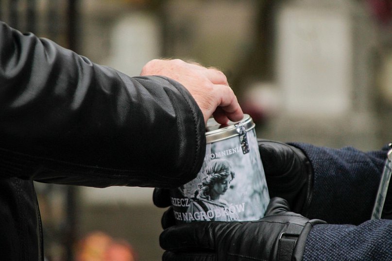 Trwa kwesta na żyrardowskim cmentarzu