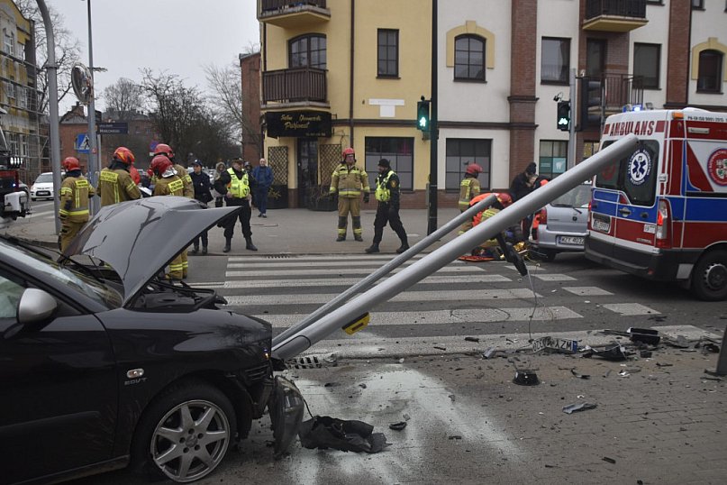 Groźny wypadek - pierwszy na tych światłach