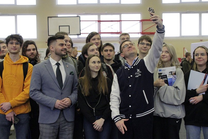 VII Targi Akademickie w hali Elektryk