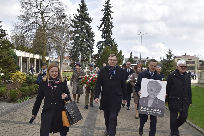 Głęboko w sercach mają pamięć o Senator RP Janinie Fetlińskiej