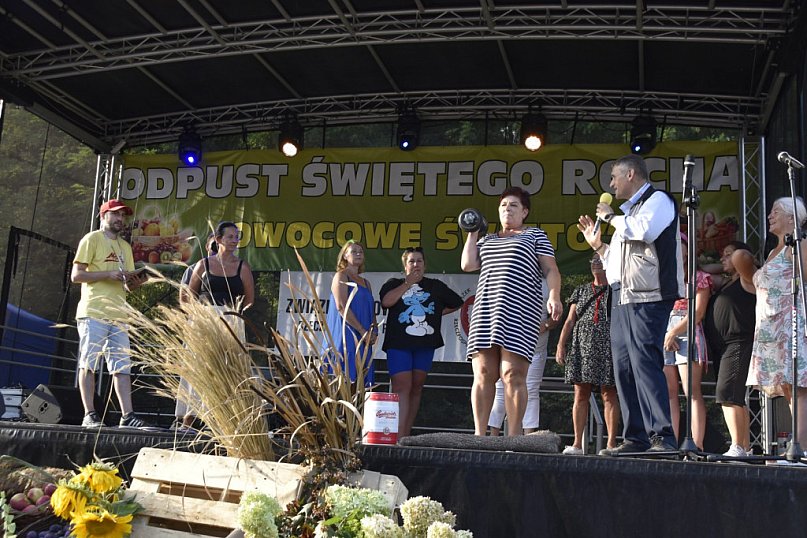 Siłacze na odpustowej scenie w Lutkówce