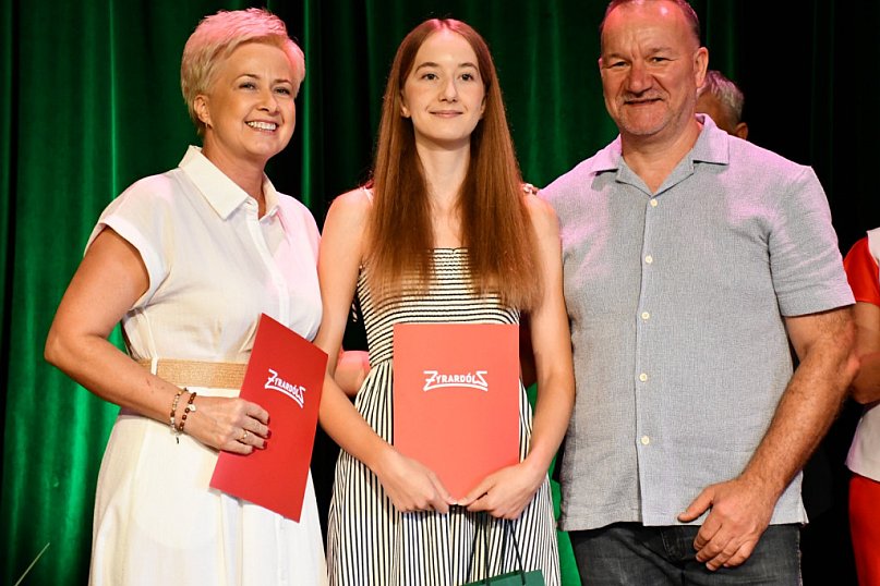 Wyróżniono wybitnych absolwentów klas VIII