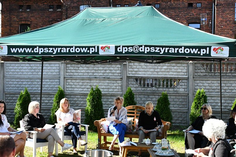 Plenerowe Narodowe Czytanie w DPS