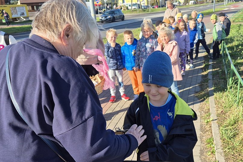 Małe Gesty, wielka radość - przedszkolaki dla Seniorów w Dniu Seniora