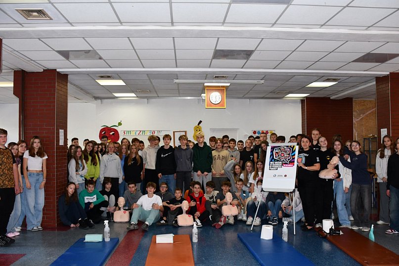 Uczniowie Trójki bili rekord w resuscytacji krążeniowo-oddechowej