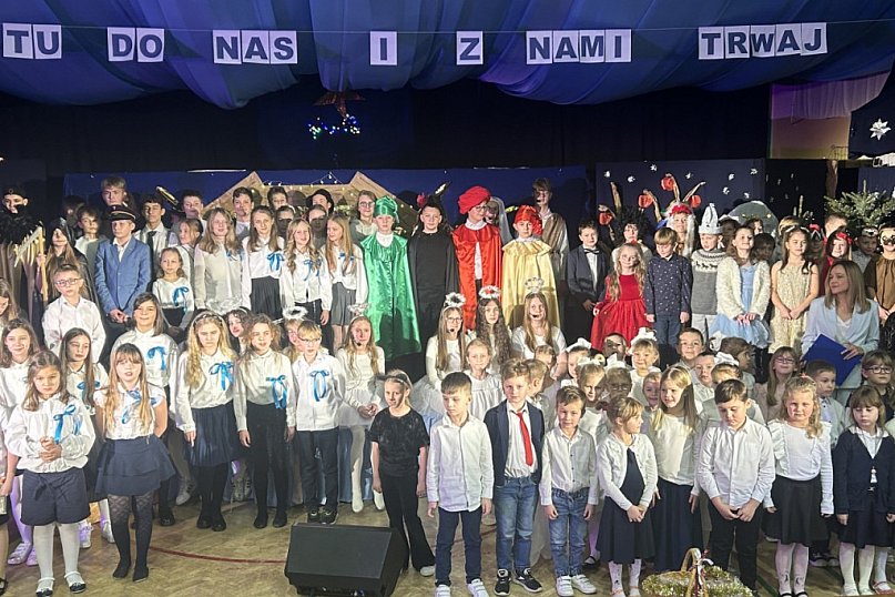 Jasełka, Wigilia i Jarmark Świąteczny w Szkole Podstawowej w Korytowie