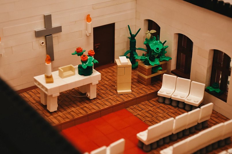 Klocek po klocku wyrastały mury kaplicy