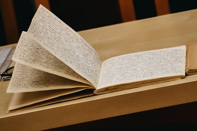 Promocja książki "Okruchy życia w niewoli" w żyrardowskiej bibliotece