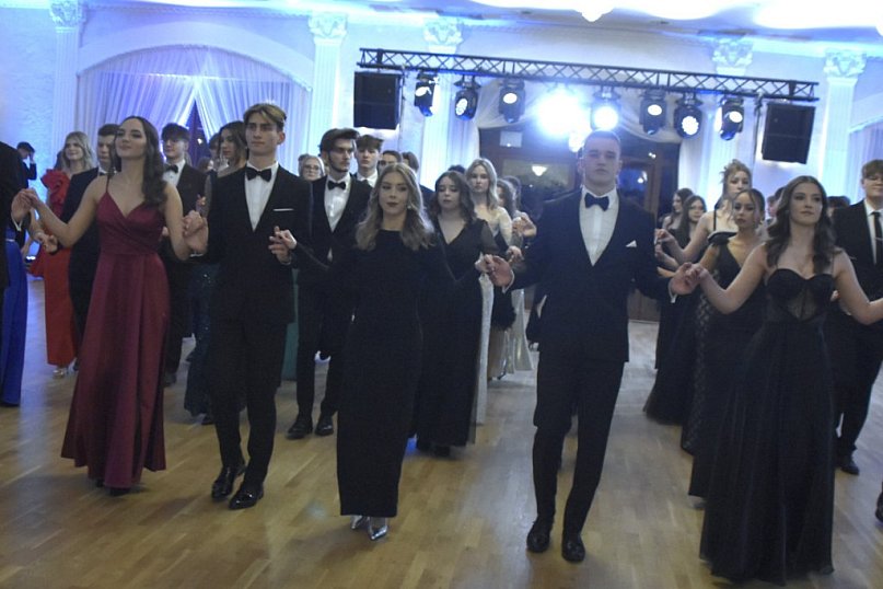 Bal w &quot;Czerwoniaku&quot; - na 99 dni przed maturą