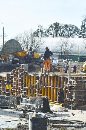 Na placu budowy basenów przy Farbiarskiej-2996