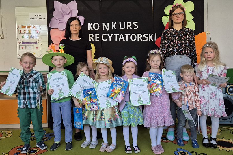 Powitali wiosnę kwiatami i uśmiechem