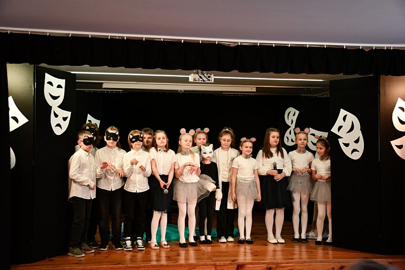 Scena należała do młodych artystów