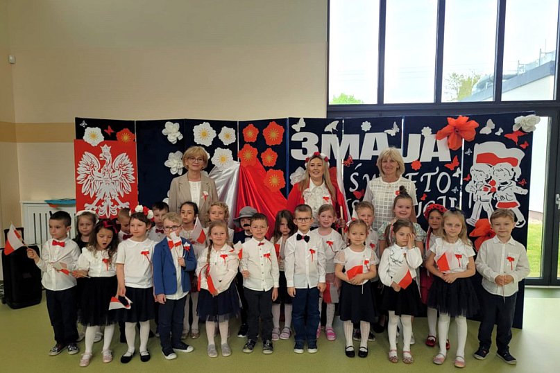 Przedszkolaki uczciły Święto Konstytucji 3 Maja