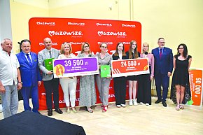 Marszałek przywiózł samorządom ponad 20 milionów-3351