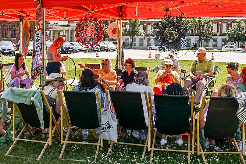 Światowy Dzień Dziergania w Miejscach Publicznych