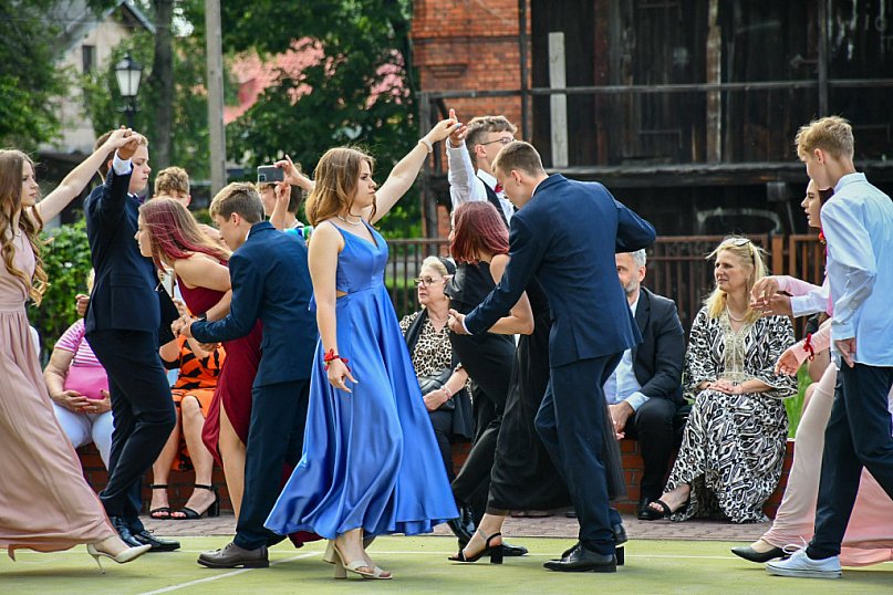 Bal ósmoklasistów w Szóstce