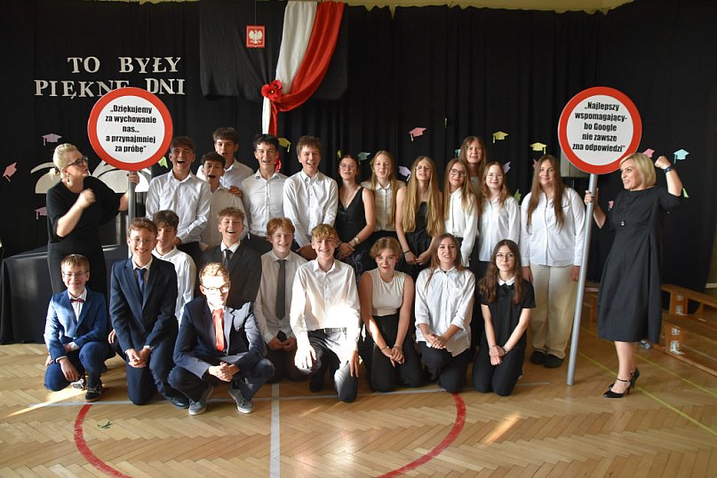W „Siódemce” ósmoklasiści dziękowali za trud i serce