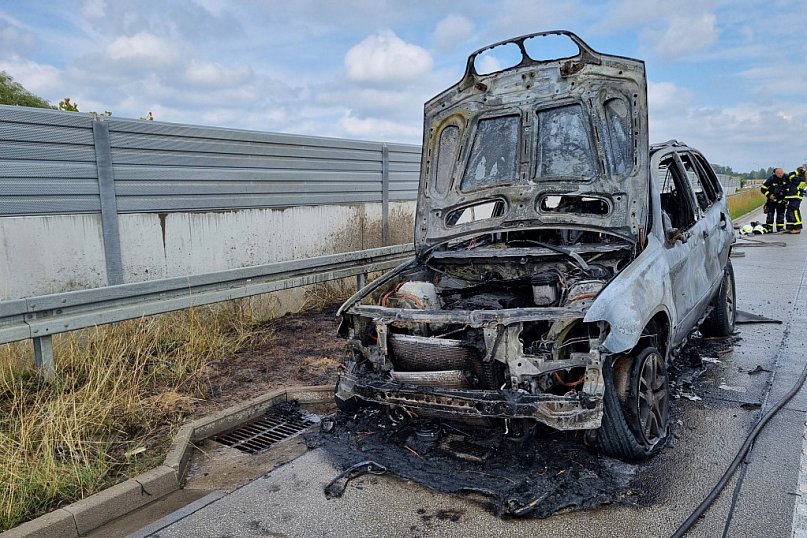 Pożar auta na trasie S8