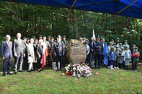 Oddano hołd bohaterom - na powstańczej polanie-3515