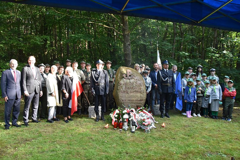 Oddano hołd bohaterom - na powstańczej polanie