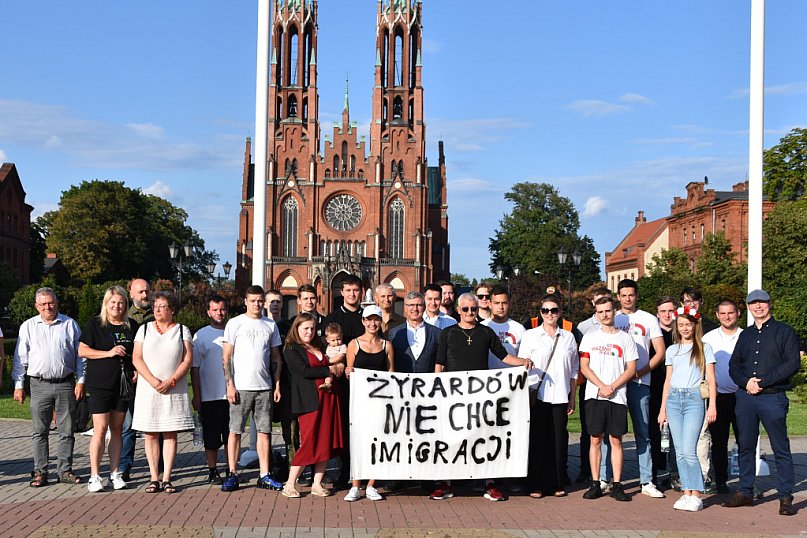 100 manifestantów skandowało „Polska dla Polaków”