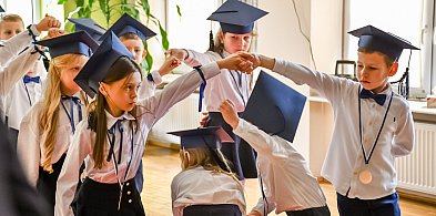 "Ruszamy już w szkolny świat!" – wzruszające pożegnanie Bystrzaków -44569