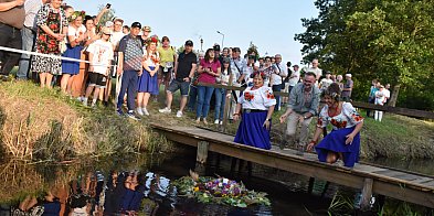Wiskitki wierne tradycji - wianki popłynęły po falujące-44644