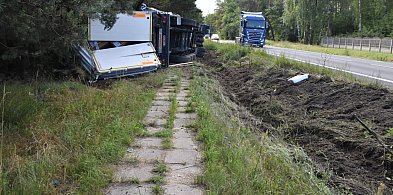 Skończyli swoją podróż w rowie-44888