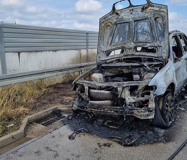 Wielki auta pożar na trasie S8-44889