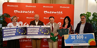 Marszałek przewiózł do Żyrardowa 23 miliony -45089