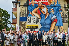 Mural Solidarności w nowym miejscu-3651