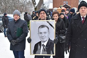 Setki osób pożegnały swojego radnego i przyjaciela-4090