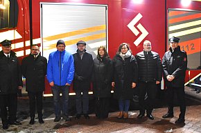 Radośnie witano nowe „dziecko” w strażackiej rodzinie-4115