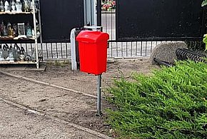 Widzisz taki pojemnik na cmentarzu. Oto, do czego służy-45789