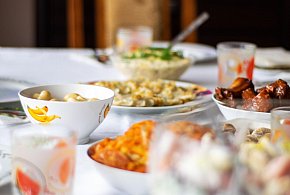 Polacy znów sięgną głębiej do kieszeni. Tyle wydają na świąteczne jedzenie-46411