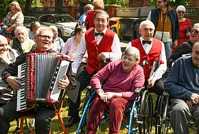 Śpiewem i muzyką radują serca