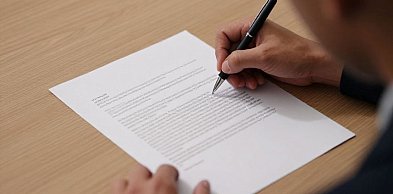 Sprzedaż mieszkań pod Warszawą — jak kupić segment i nie żałować