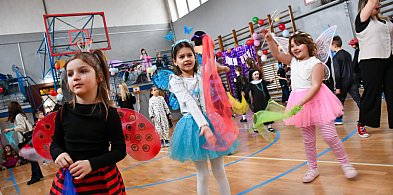 Karnawał pełen kolorów, tańca i uśmiechów