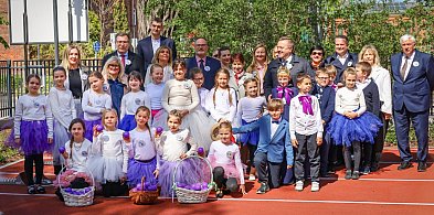 Święto w SP nr 2 w Żyrardowie: Dzień Ziemi i otwarcie nowego placu zabaw