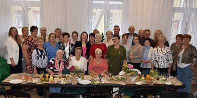 Seniorzy żyją aktywnie i są szczęśliwi-45575
