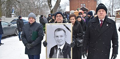 Setki osób pożegnały swojego radnego i przyjaciela-46618