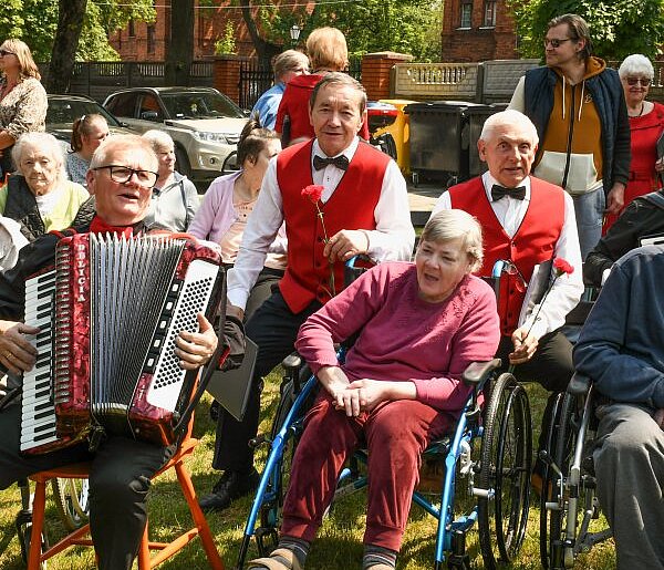 Śpiewem i muzyką radują serca
