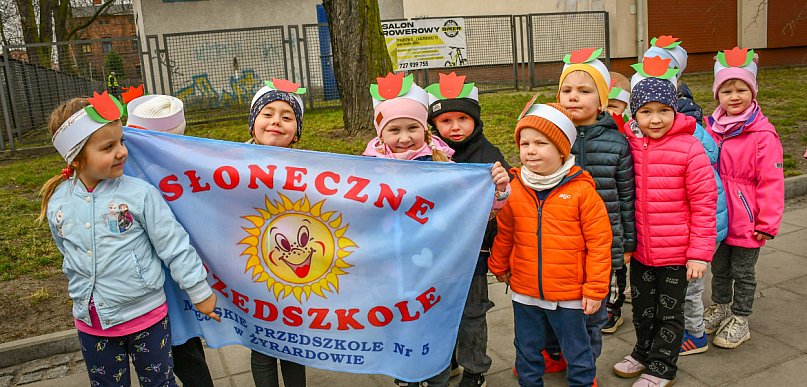 Dziecięca radość na ulicach miasta – witamy wiosnę!